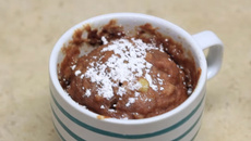 Bolo de caneca de banana