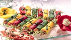 Roulage de Carpaccio em Crepes Coloridos