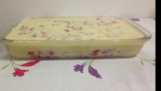 Torta de leite ninho e morango