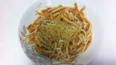 Macarrão com molho de peixe