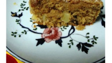 Bolo de maçã com passas, canela e castanha de caju