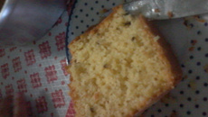 Bolo fofinho de fubá com coco e erva doce