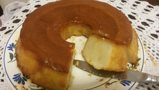 Pudim de pão com leite condensado e coco