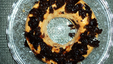 Pudim de coco com ameixa preta