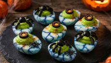 Ovos cozidos de Halloween: divertidos, proteicos e assustadoramente deliciosos