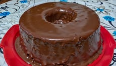 Bolo de chocolate simples