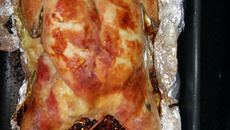 Frango desossado recheado