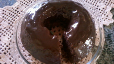 Bolo de chocolate com cobertura de brigadeiro