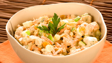 Salada de frango agridoce