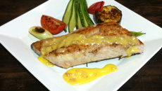 Filé de robalo ao molho de pinhão - por chef Luiz Barbosa