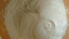 Glacê de clara em neve