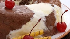 Sorvete com mousse de chocolate