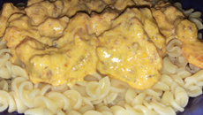 Carne com creme de leite e mostarda