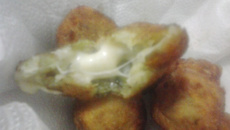 Bolinho de chuchu com queijo