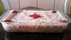 Pavê de morangos da Rê