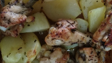Coxa de galinha com batatas no forno