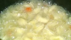 Sopa de Capeletti de Frango