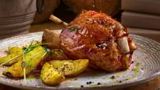 Pernil assado com batata