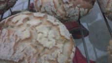 Broinha de fubá oca por dentro