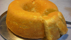 Bolo de mandioca com coco