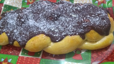 Pão doce caseiro com cobertura de ganache
