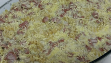 Ravioli com molho branco de calabresa