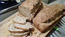 Pão integral com farinha integral, linhaça e aveia