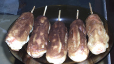 Salsicha Empanada no Palito