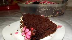 Bolo de chocolate americano com cobertura de ganache