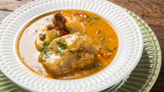 Caldo de mocotó tradicional