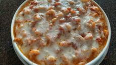 Gratinado de mandioca e camarão