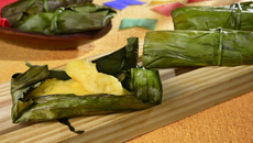 Bolinho de macaxeira na folha da bananeira 