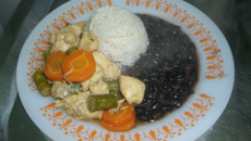 Filé de frango com quiabo e cenoura