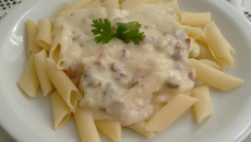 Macarrão ao molho branco