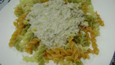 Fusilli tricolore com atum