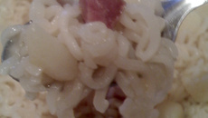 Miojo com calabresa e batatas