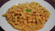 Macarrão penne ao molho de camarão