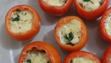 Tomate recheado à minha moda