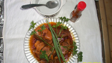 Caldo de mocotó com mandioca