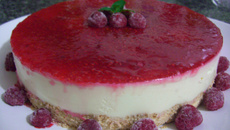 Cheesecake com cobertura de framboesa