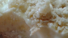 Cuca de farofa com creme