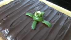 Bolo de chocolate com recheio de limão