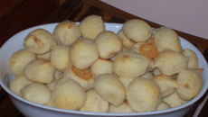Pão de queijo fácil igualzinho ao original
