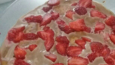 Pavê dois chocolates com morangos