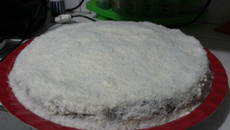 Bolo gelado de leite condensado e coco