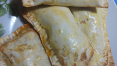 Pastel assado de atum com massa pronta