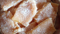 Doce de cacau em pedaço