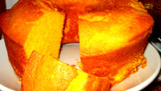 Bolo de milho verde com espiga de milho