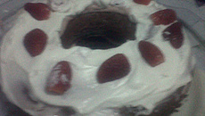 Bolo cremoso de morango