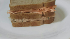 Sanduíche natural de atum com ricota